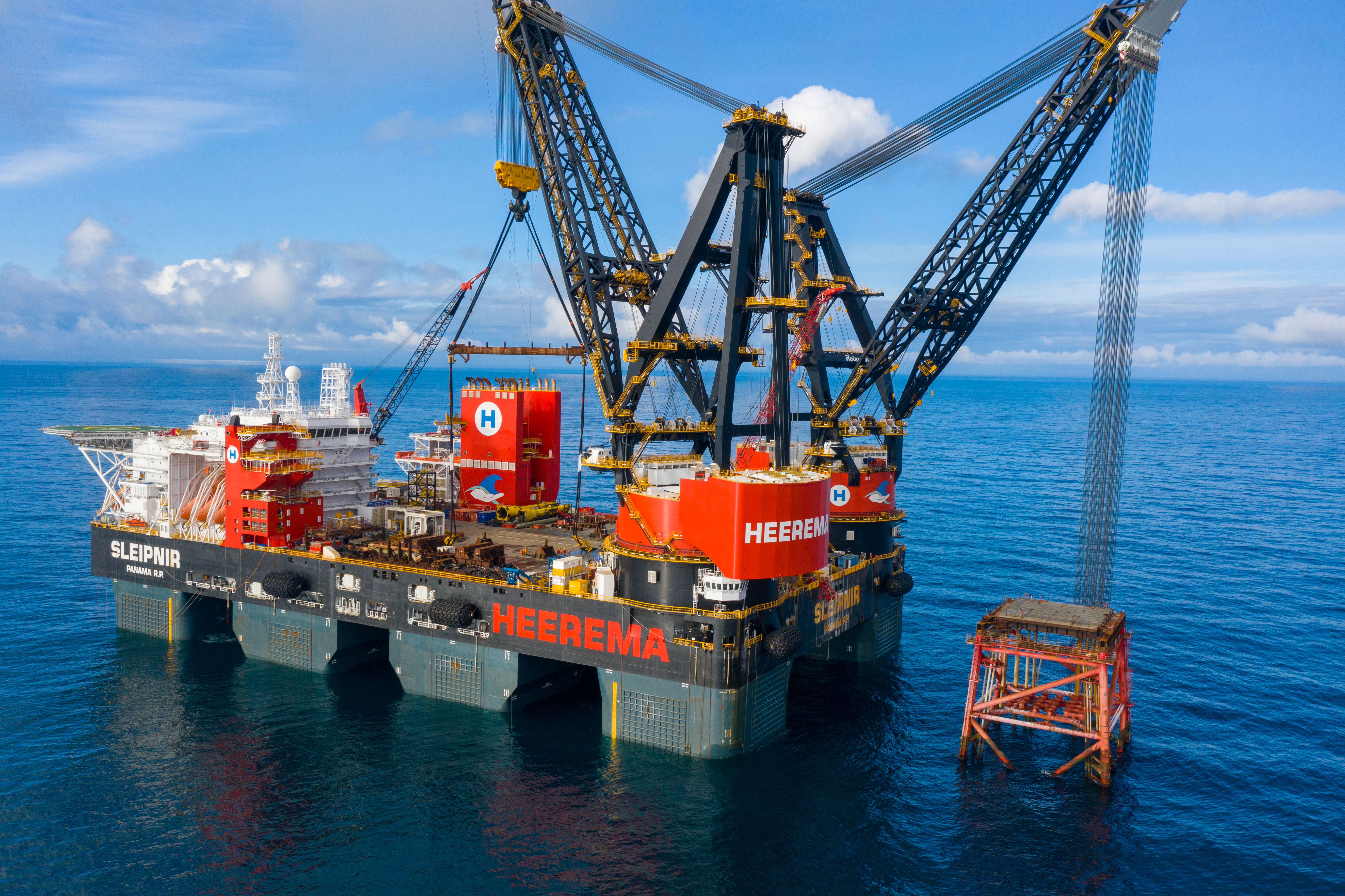 Offshore Decommissioning | Heerema